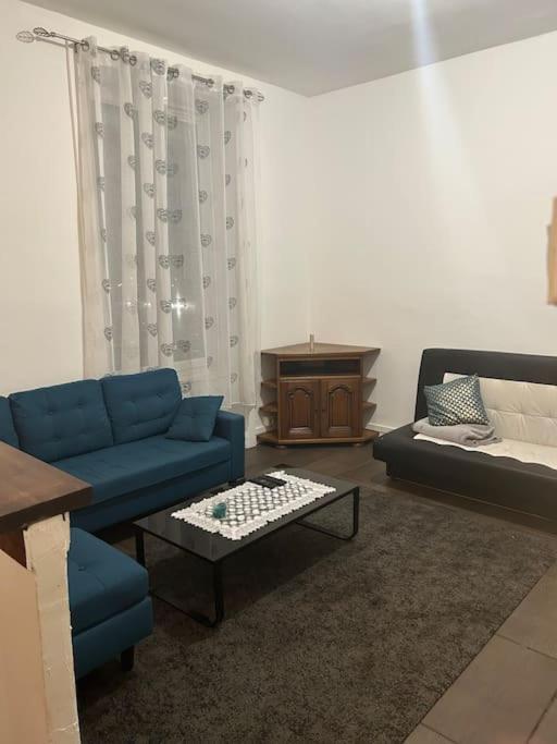 Superbe Appartement Avec Parking Gratuit Vaulx-en-Velin Exterior foto