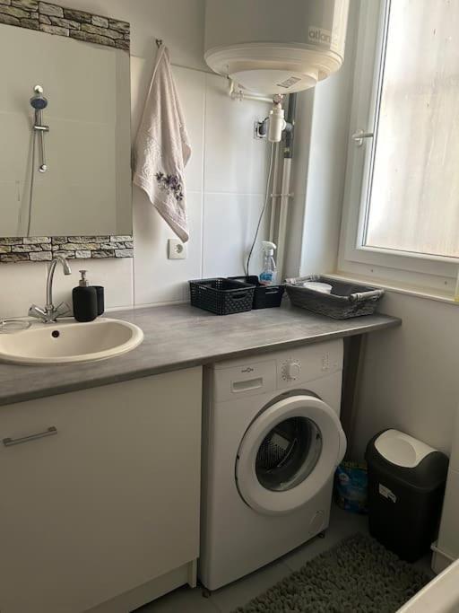Superbe Appartement Avec Parking Gratuit Vaulx-en-Velin Exterior foto